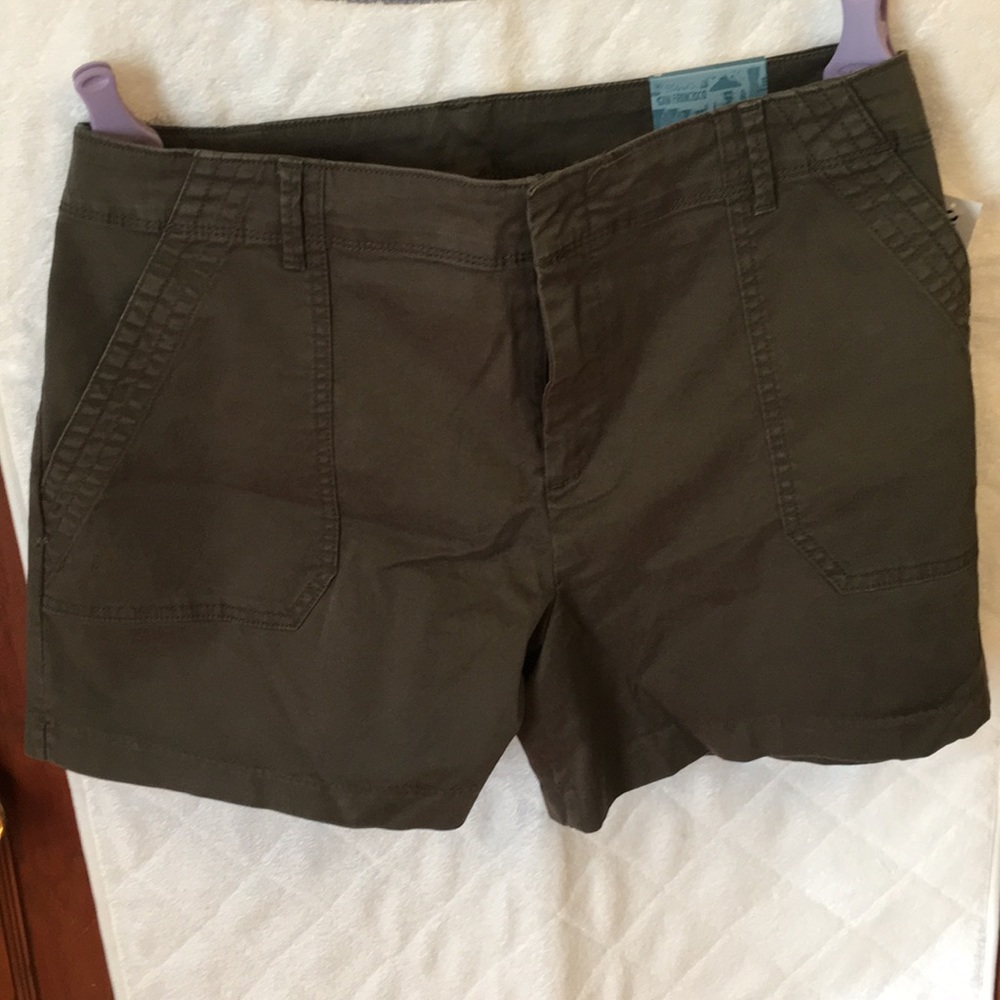 Old Navy green shorts